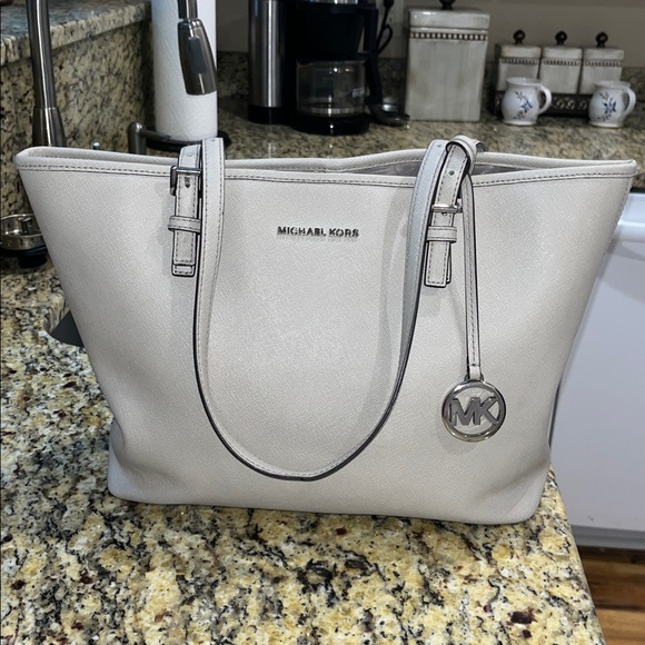 EUC Authentic Michael Kors Jet Set Travel Tote 11.5X17 - Picture 1 of 6